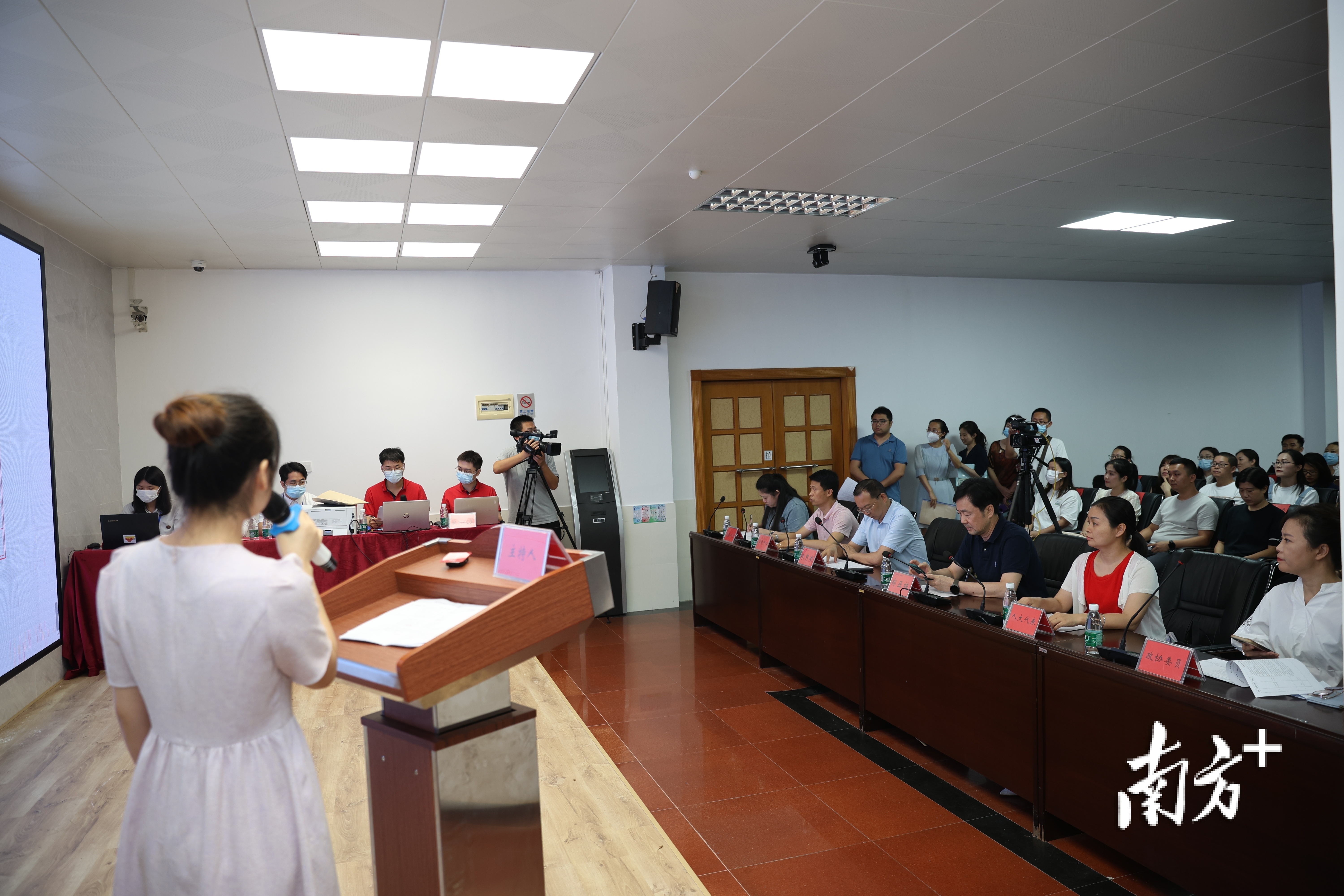 2023年珠海市香洲区公办幼儿园招生电脑派位仪式现场。 