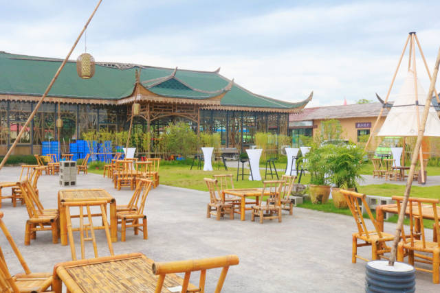 中塘村露天餐厅（张璠/摄）