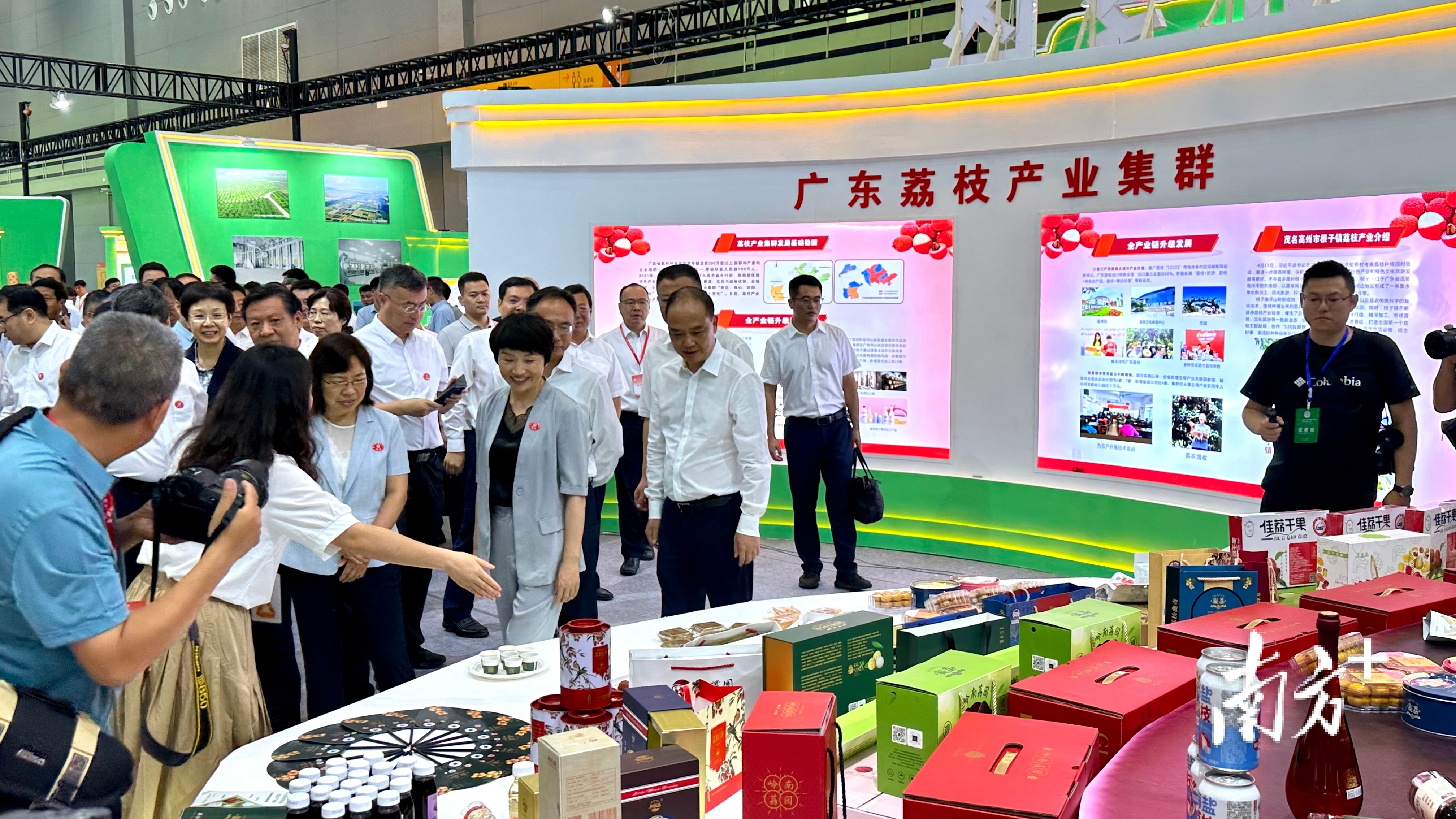 9月6日，由农业农村部和河南省人民政府主办的第25届中国农产品加工业投资贸易洽谈会在河南省驻马店市拉开帷幕，吸引了来自国内31个省（区、市）和新疆生产建设兵团的4000多家企业参展。