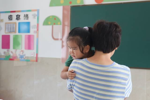 幼儿园的哭闹声常常“穿墙而过”