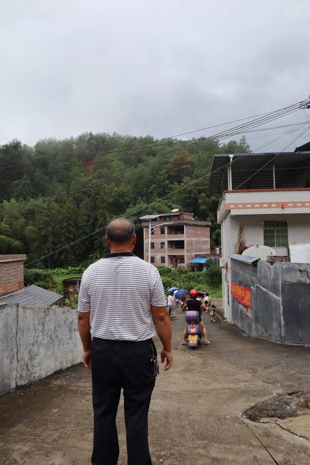 路芬小学的生源逐年减少
