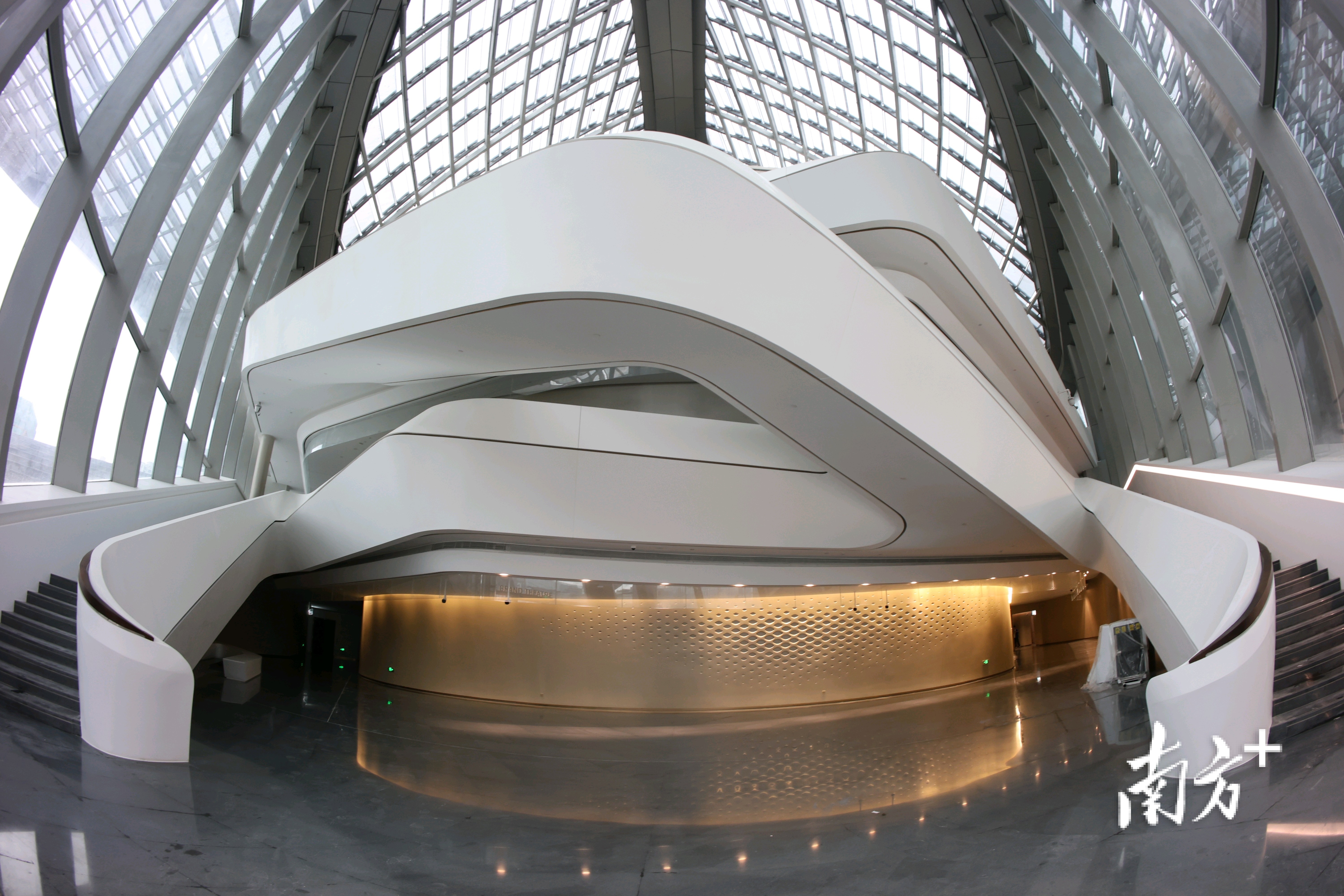 立体层次感十足的楼梯设计。