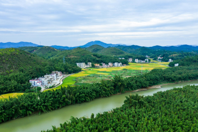 凤安镇山川秀丽，素有“梦韵凤安”“凤安小漓江”等美誉。