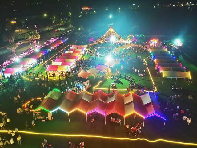 肇庆市高要区金渡镇“Hello 不夜城”热闹非凡。