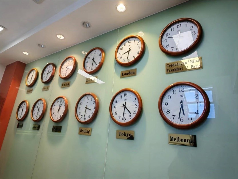 精英制模实业（深圳）有限公司的时钟墙。