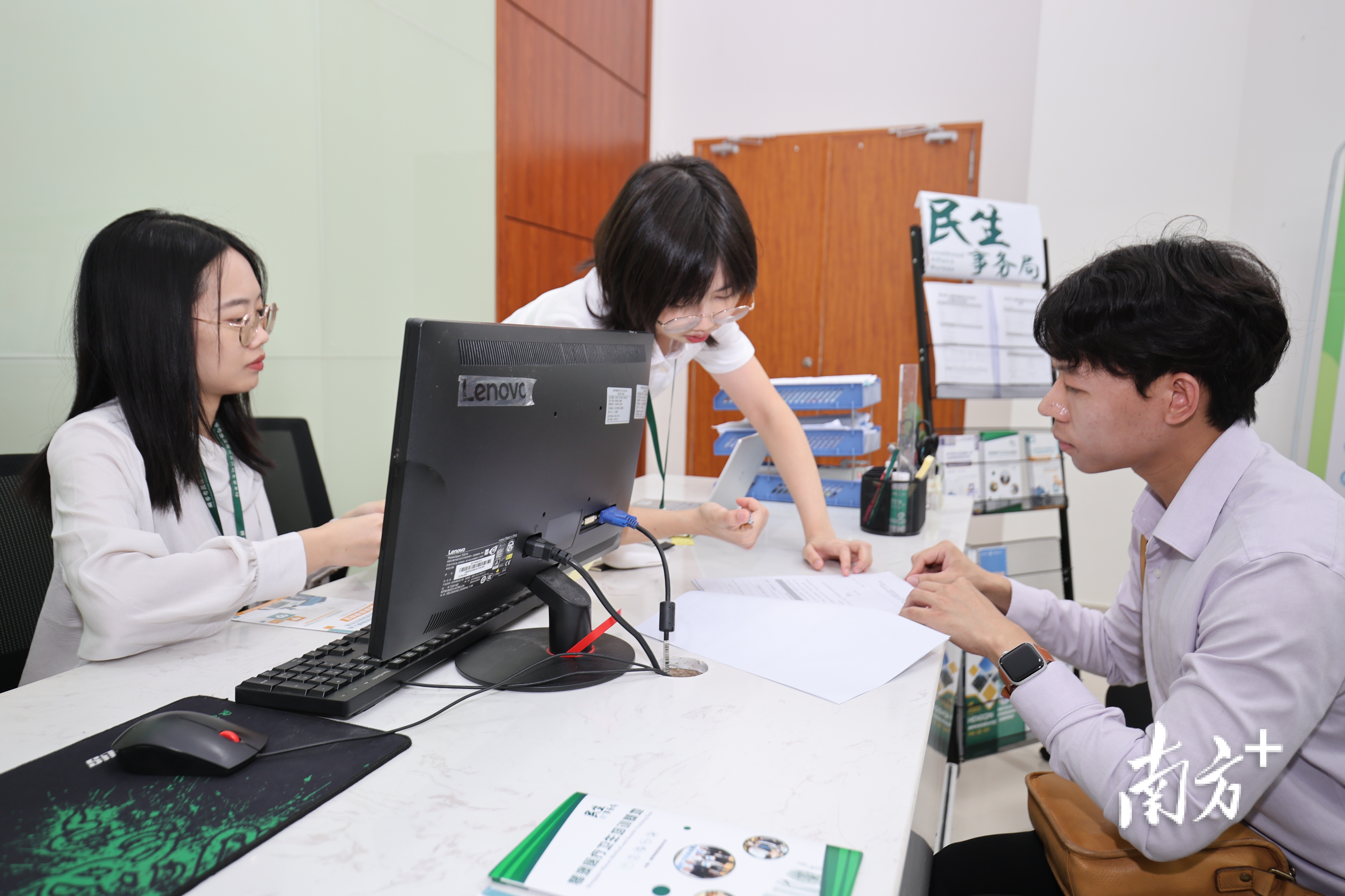 首批已有4名澳门医疗人员成功申请跨境执业。&nbsp;