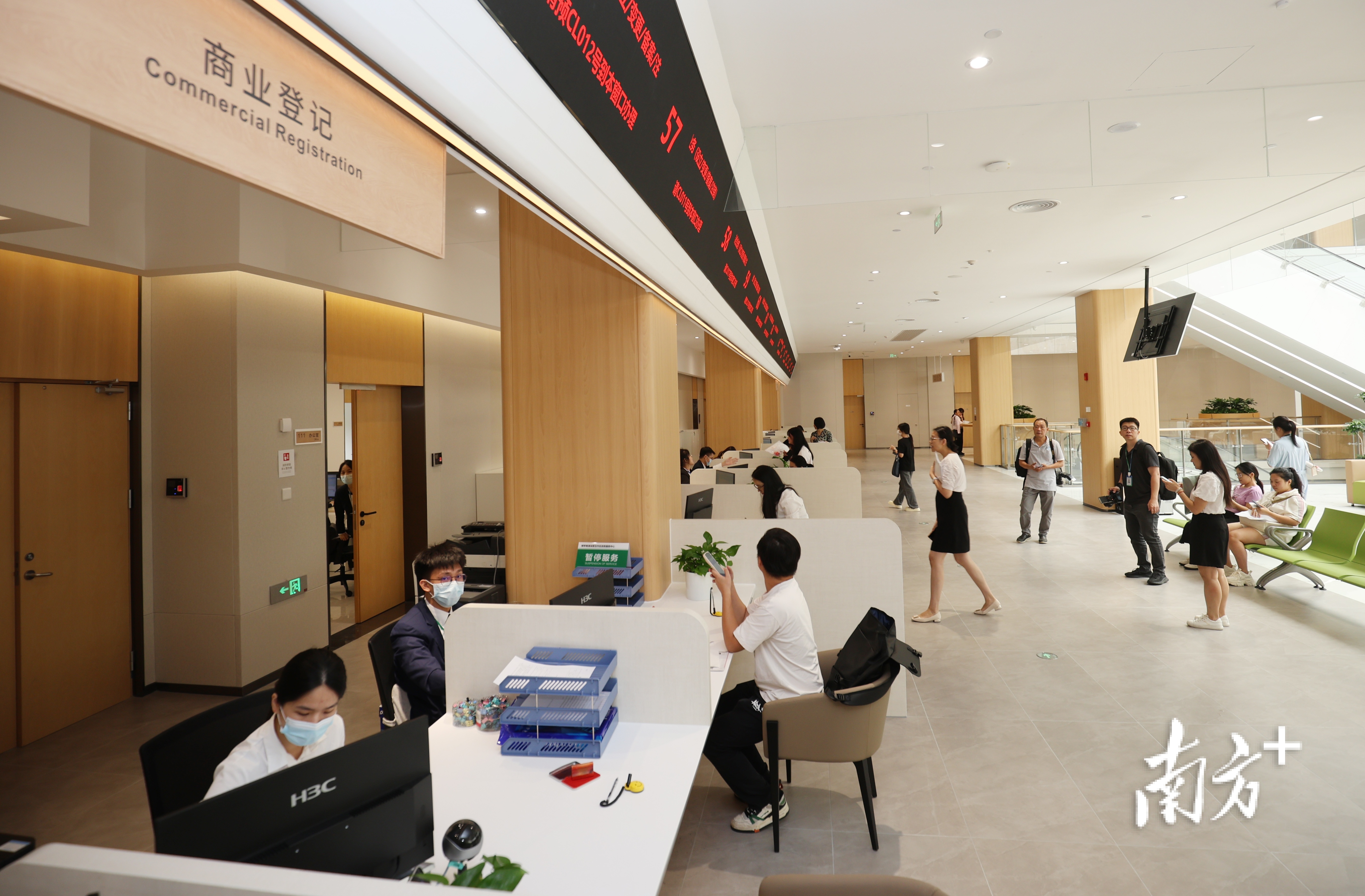 通过“跨境通办、一地两注”机制，投资者可以便捷办理跨境商事登记。&nbsp;