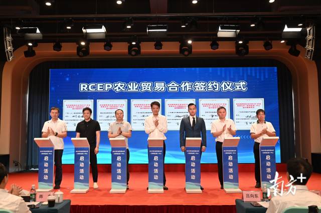 供应链物流企业与RCEP 农业贸易合作（深圳盐田）中心上台签约/南方农村报 摄
