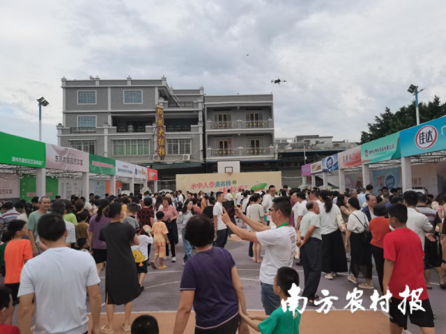 东凤特色食品展示展销区  