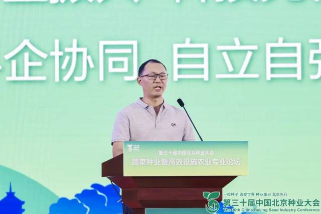 中国农业科学院蔬菜花卉研究所研究员钱伟