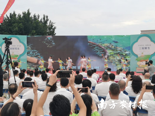 《东凤芡实扬五洲》舞蹈表演   