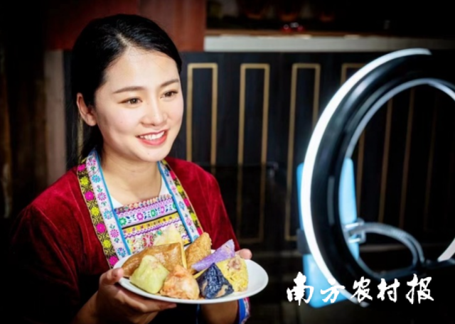 贾宥凌在直播带货