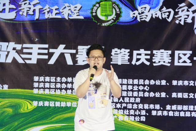 選手陳嘉毅演唱《原來你什么都不想要》。