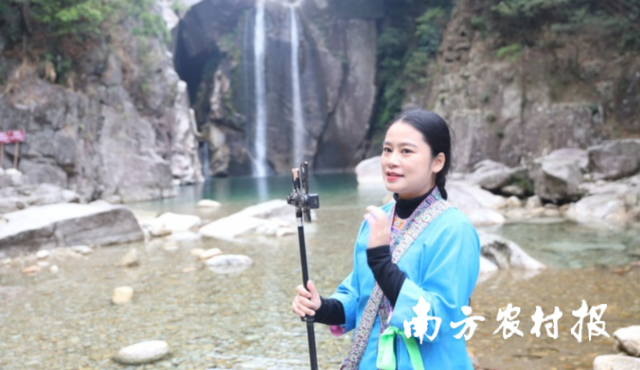 柳州市人大代表、融水苗族自治县粤桂协作农产品展销中心负责人贾宥凌