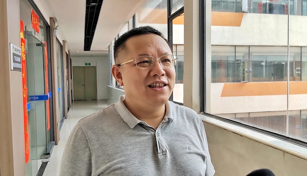 广东弘毅惠诚创业投资有限公司总经理范惠祥接受记者采访。