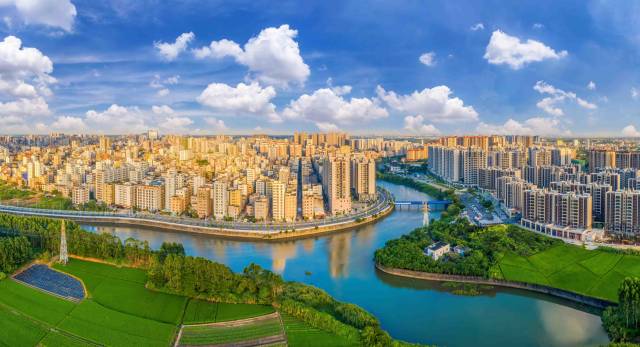 遂溪县城日新月异.罗锦屏 摄