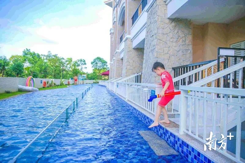 山泉湾温泉城亲水泳道。 恩宣供图