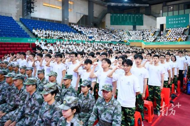 广州新华学院2023年开学典礼暨军训动员大会举行。 广州新华学院2023年开学典礼暨军训动员大会举行。