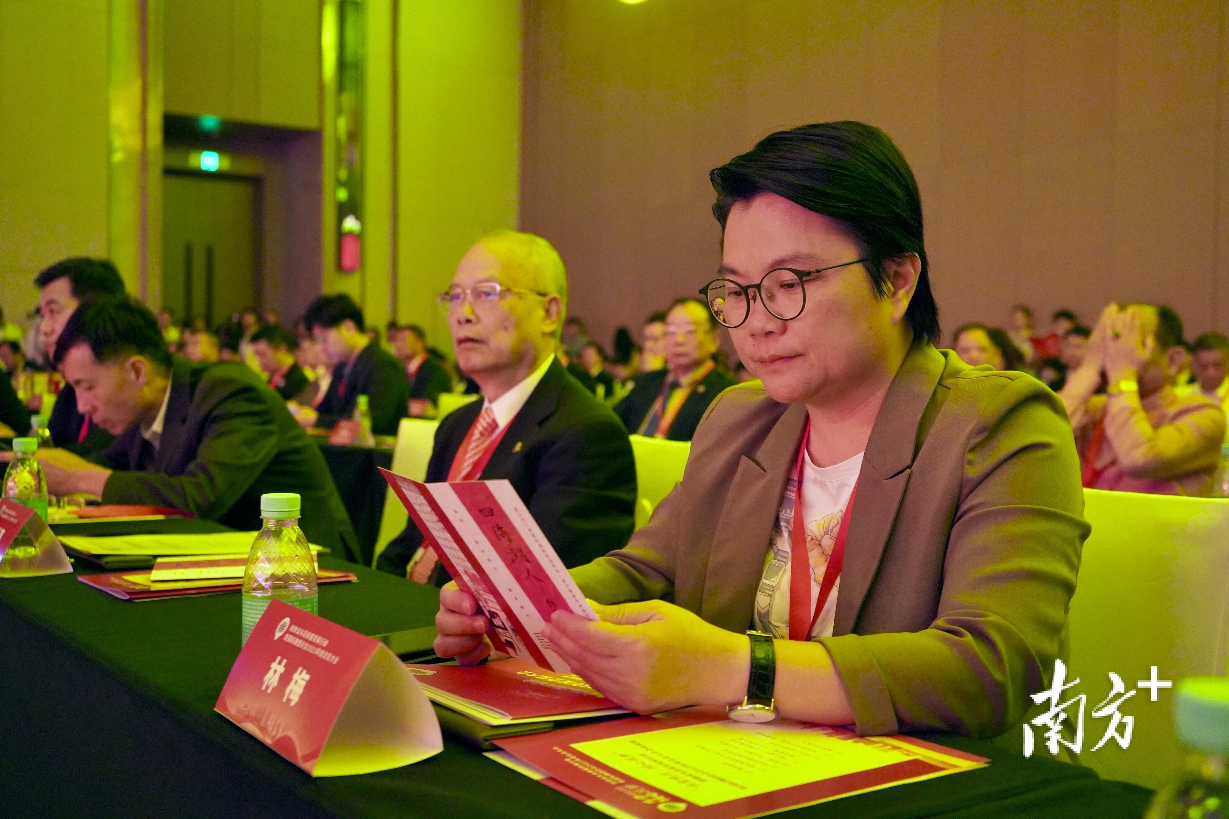 来自全球潮团的侨领齐聚汕头共谋发展。杨立轩 摄 来自全球潮团的侨领齐聚汕头共谋发展。杨立轩 摄