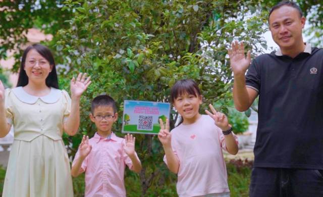 紫南村在村内部分实现“一树一码”、“一码一家庭”科学管理模式。