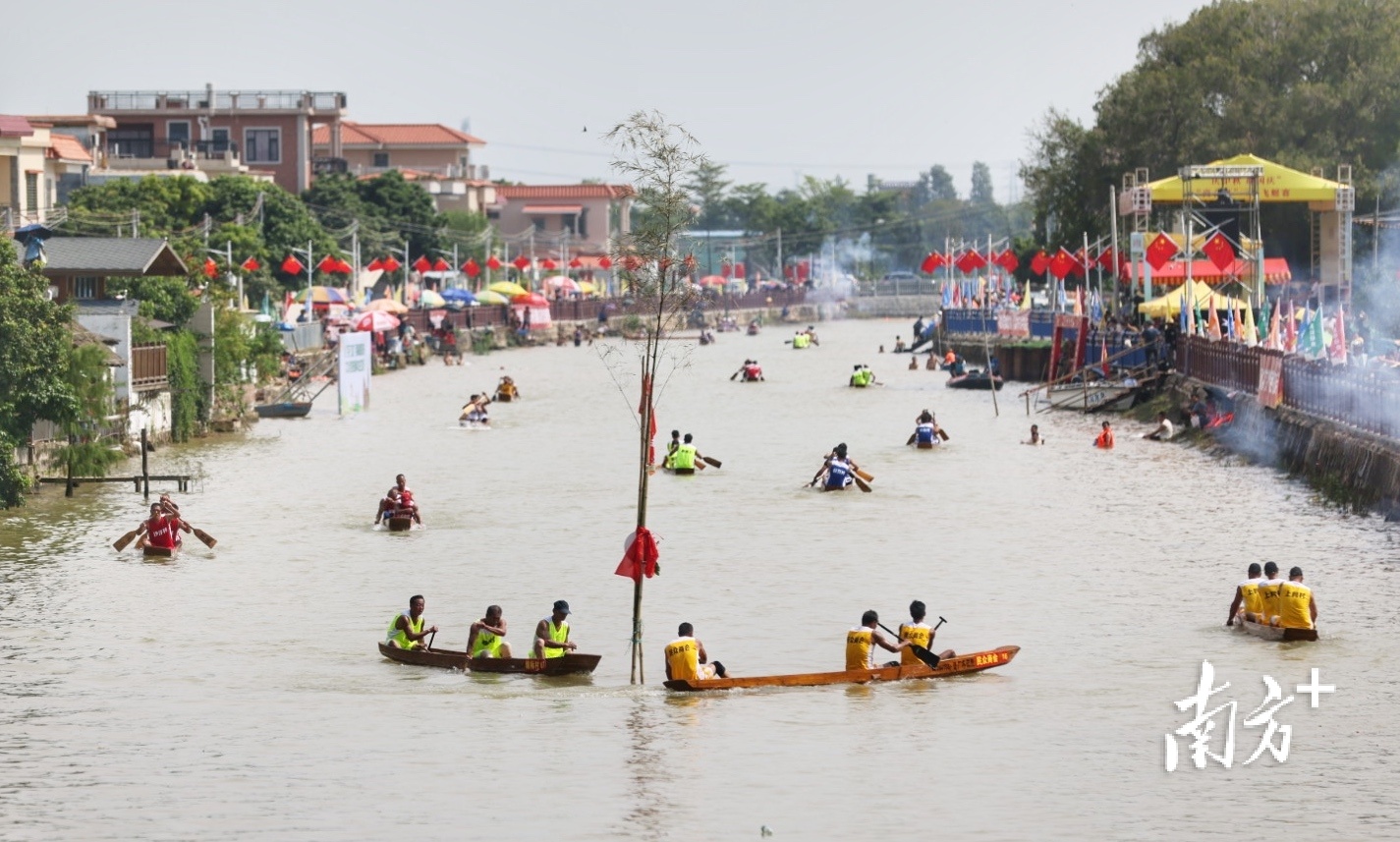 三人飞艇赛。 南方+ 叶志文 拍摄 三人飞艇赛。 南方+ 叶志文 拍摄