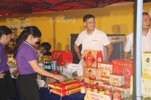 驻镇帮扶工作队庆丰收