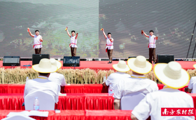 揭西快板表演《聚焦落實(shí)“百千萬(wàn)工程”，鄉(xiāng)村振興我先行》,。