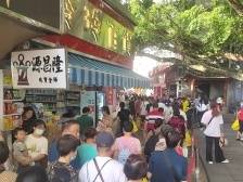 “双节”将至，深圳中英街再现双向客流高峰