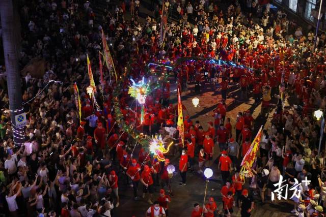 图集｜火龙出街！广州白云均禾25条巨龙点燃中秋夜