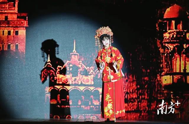 新编粤剧《碉楼》走进开平赤坎华侨古镇,游客过足戏瘾