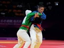 伤病缠身赛前两天才能上垫子，克柔术冠军刘毅：为了冠军梦