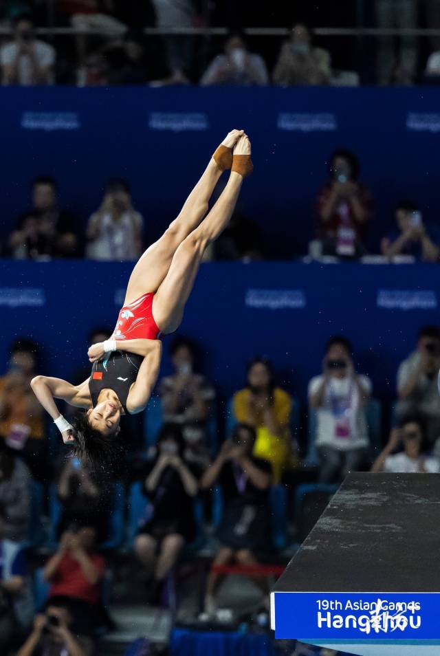 全红婵夺亚运会女子10米跳台冠军!中国包揽4×100米男女冠军| 每日亚运精选(10月3日)