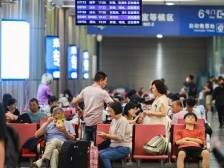 黄金周进入尾声，铁路、民航返程客流迎来高峰