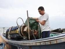 一线直击 | 台风“小犬”重新升级，汕尾红海湾景区关闭，渔民渔船双上岸