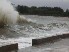 受台风“小犬”影响，汕头火车站10月7日停运部分动车