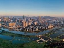 深圳台风白色预警信号生效中，今日深圳多云间晴局地阵雨