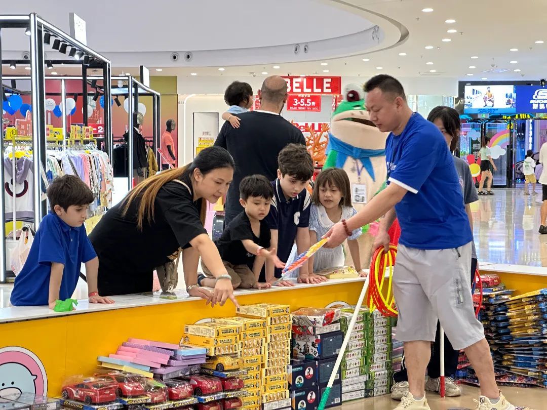 外国友人在江海过节。