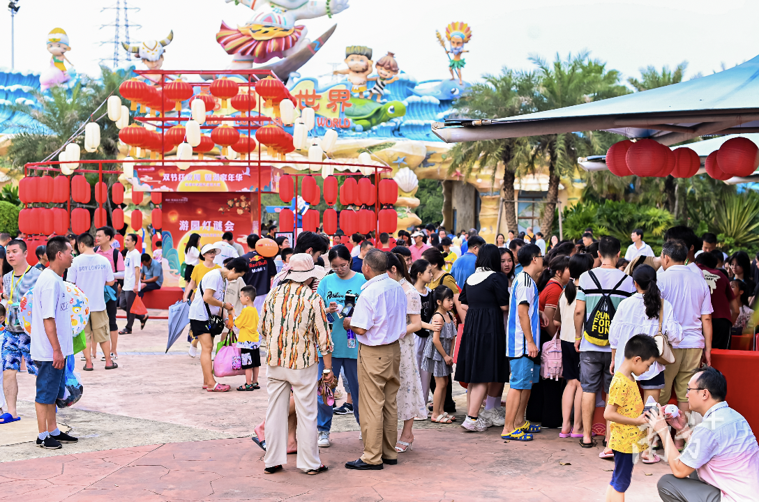 美的鹭湖森林度假区举办中秋星光盛典、白鹭国风灯谜会等系列活动。景区供图 美的鹭湖森林度假区举办中秋星光盛典、白鹭国风灯谜会等系列活动。景区供图