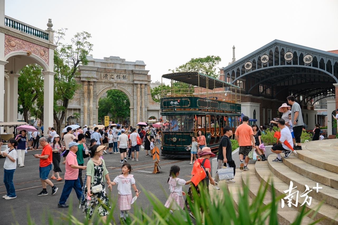 赤坎华侨古镇成为游客打卡的“网红”景区。