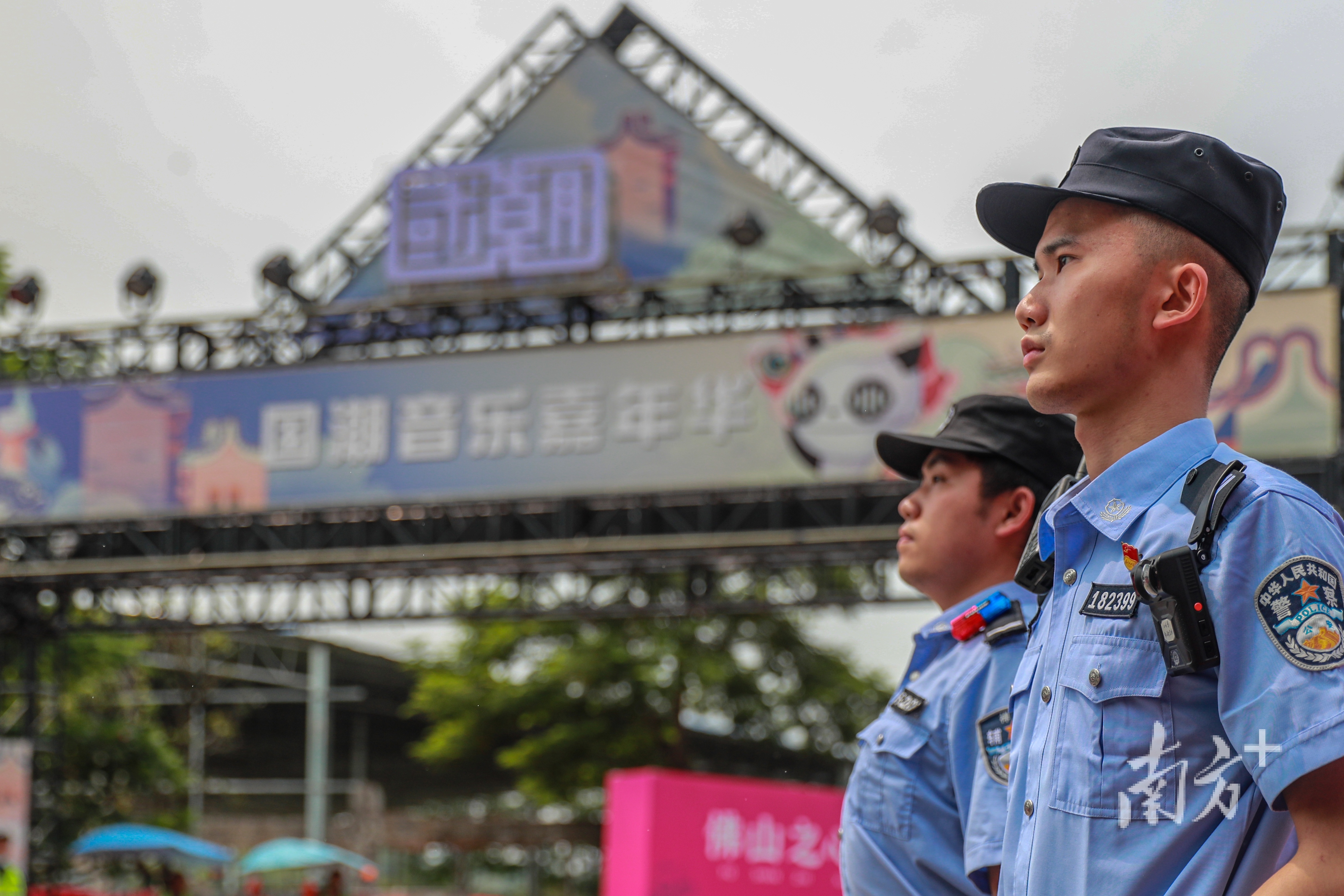 警辅人员守护国潮音乐嘉年华活动顺利举行。 警辅人员守护国潮音乐嘉年华活动顺利举行。