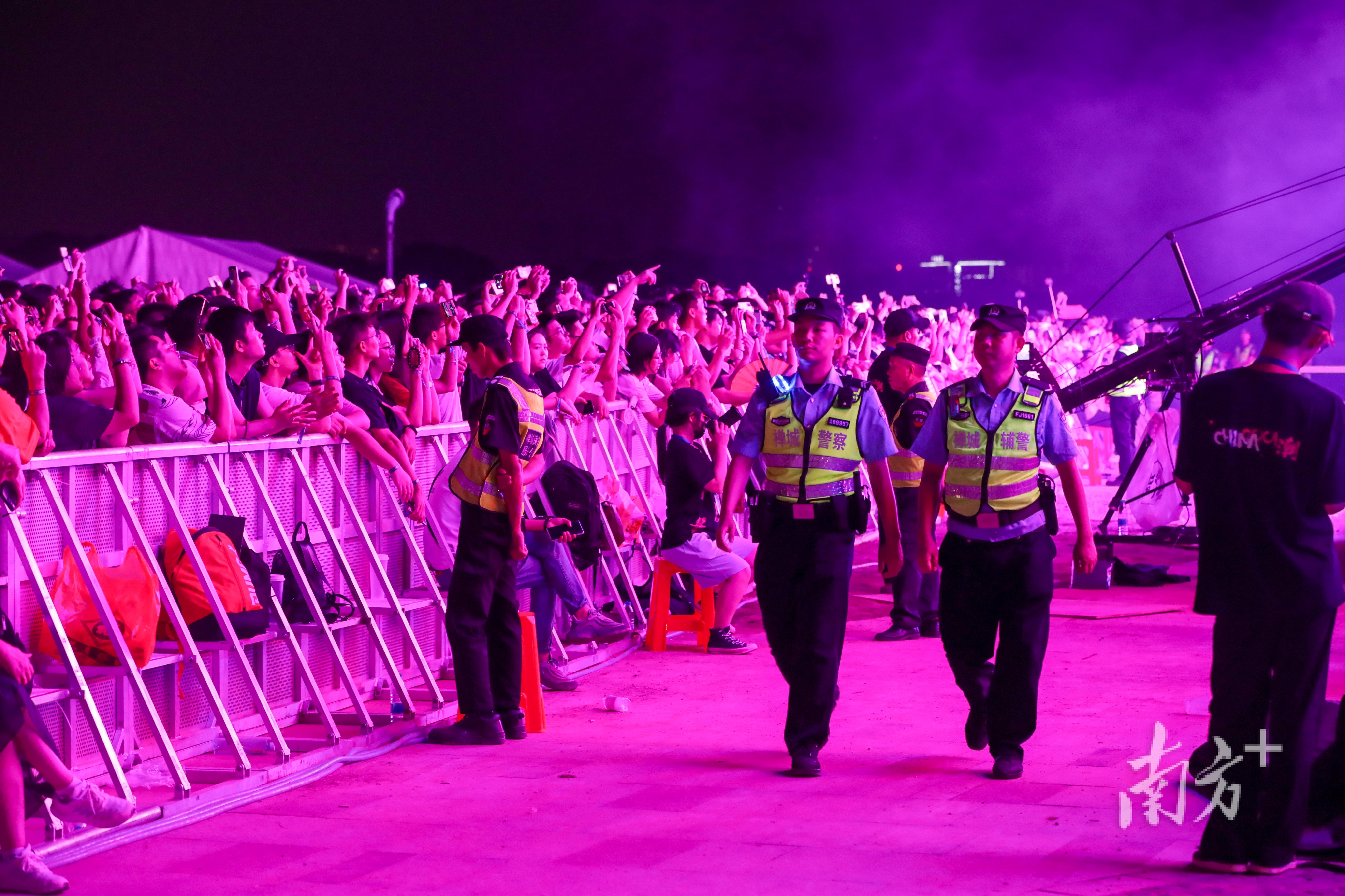 警辅人员守护国潮音乐嘉年华活动顺利举行。 警辅人员守护国潮音乐嘉年华活动顺利举行。