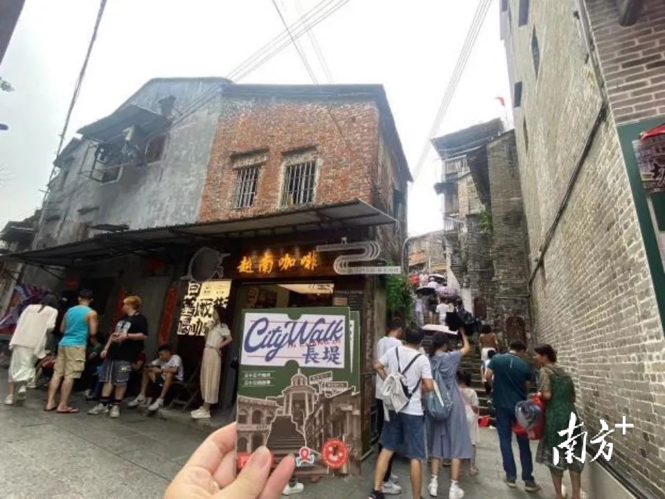 市民分享打卡体验。