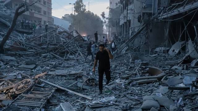 一日内数千人伤亡，本轮巴以冲突为何如此激烈？ | 快问快答