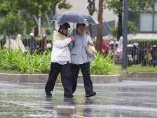 台风“小犬”减弱为台风级，广东沿海市县风雨明显