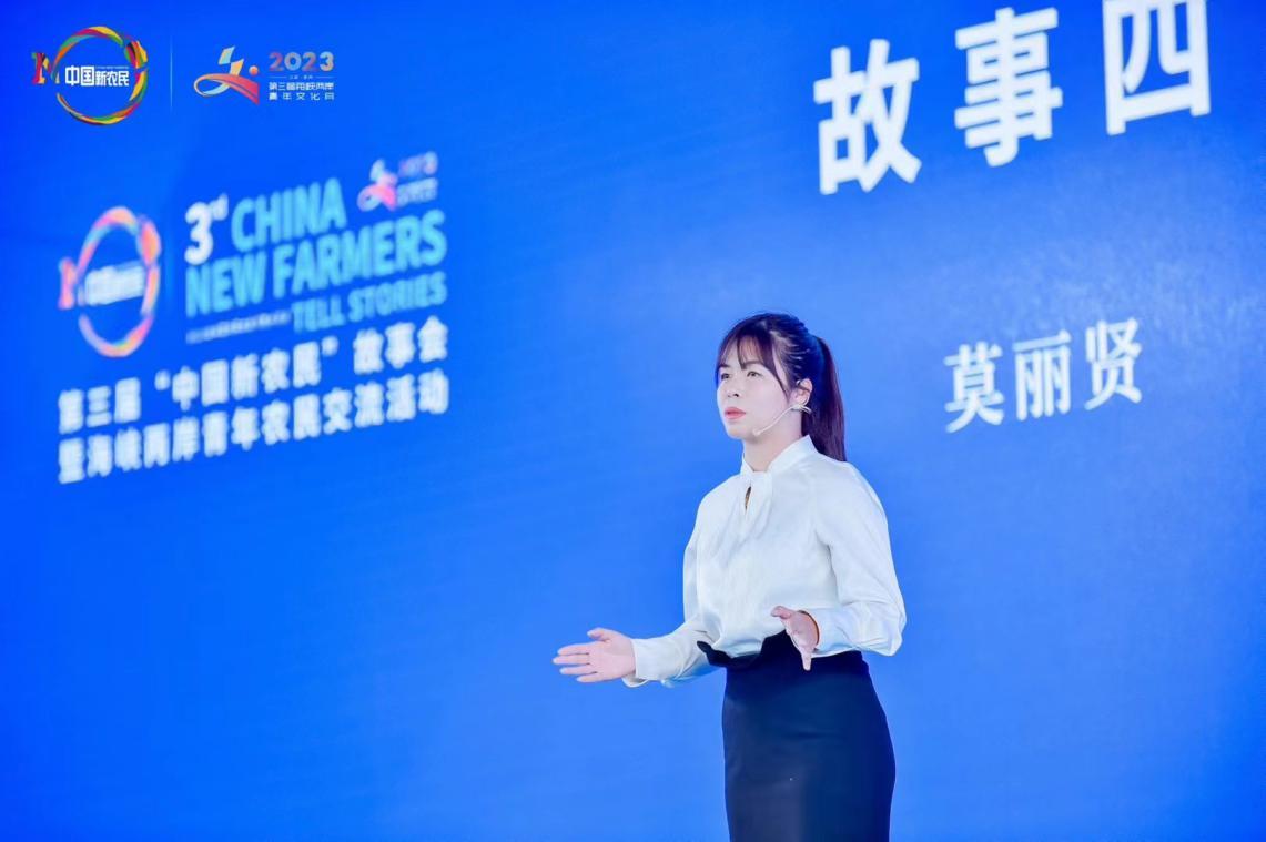 莫丽贤走出朱村，讲述自己返乡创业的精彩故事。