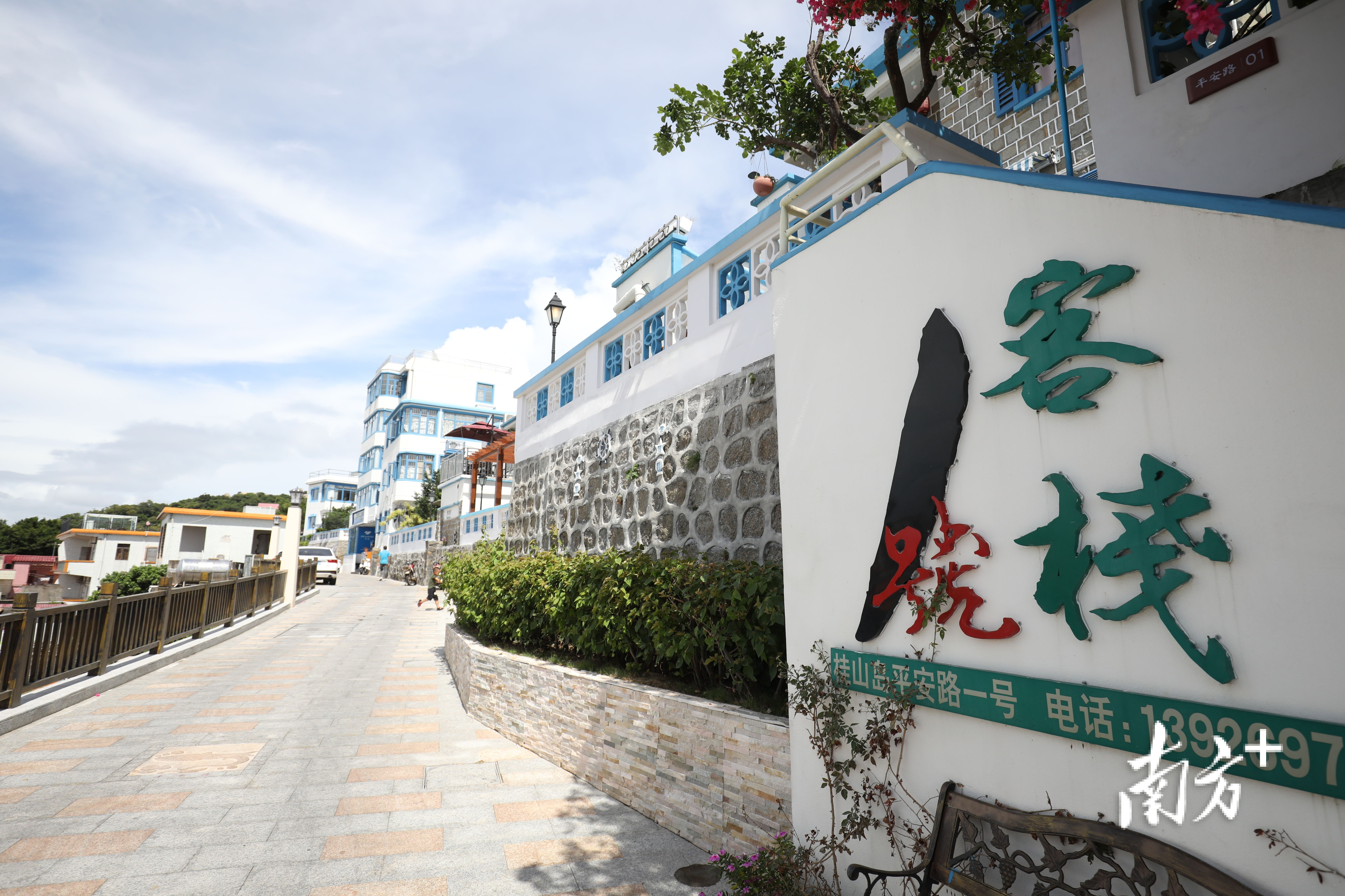 海岛上的民宿产业日益繁荣。 海岛上的民宿产业日益繁荣。