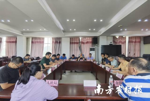 鹤山市粤桂协作办调研组与龙州县相关单位代表开展座谈会议