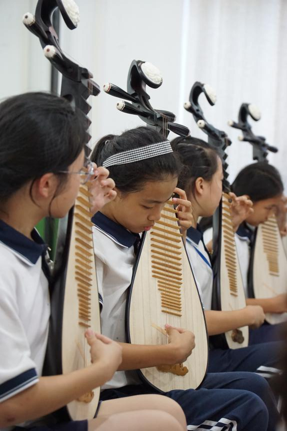 桂南学校的副科教育丰富多样，但主科教育仍是它无法回避的部分（邓宝盈/摄）