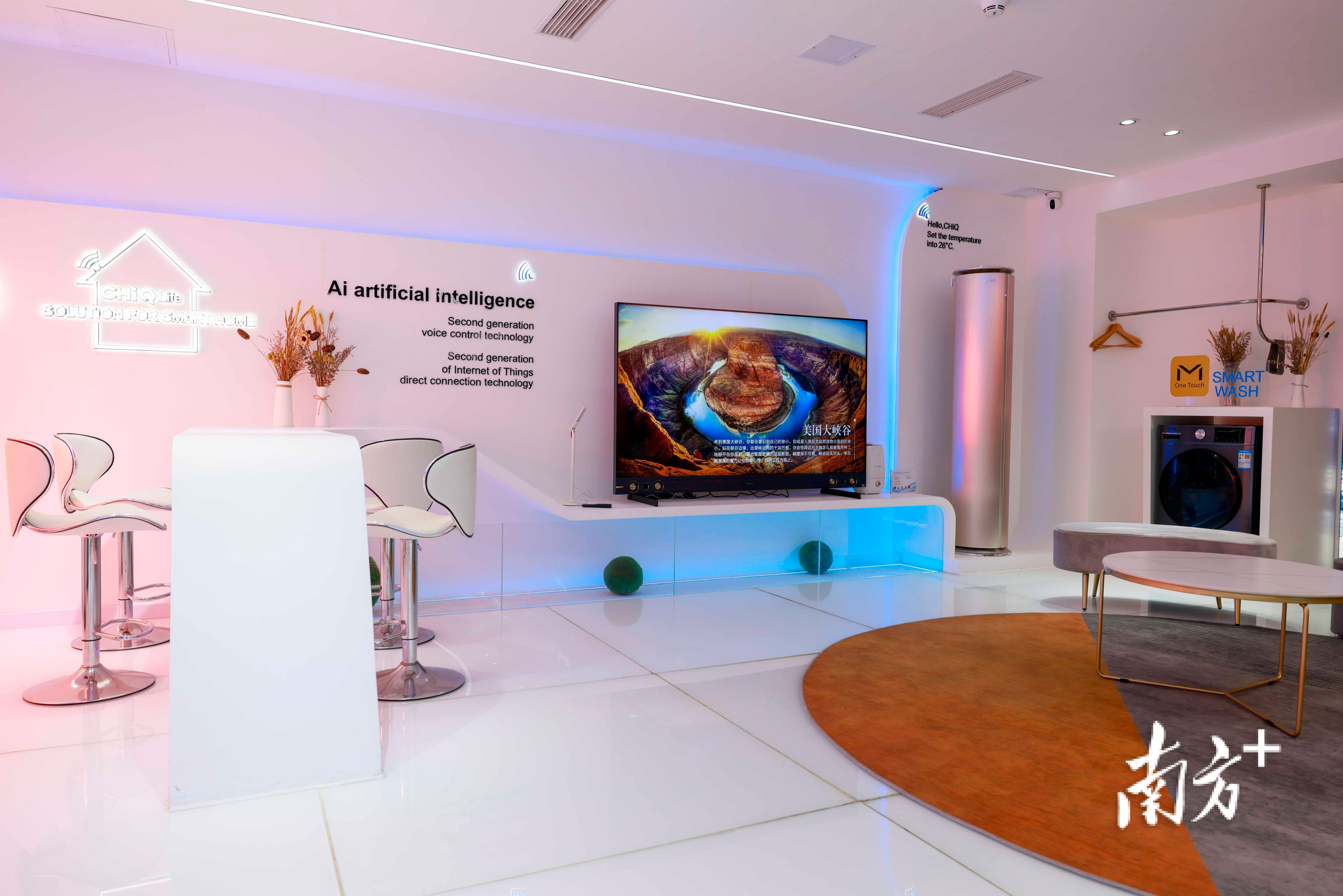 长虹智能体验厅内展示了长虹在海外跨境电商平台销售的各类产品。 南方+ 卢子衡 拍摄