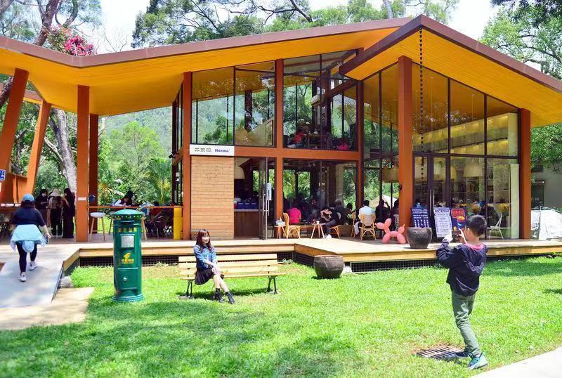 五桂山街道桂南村网红玻璃屋。